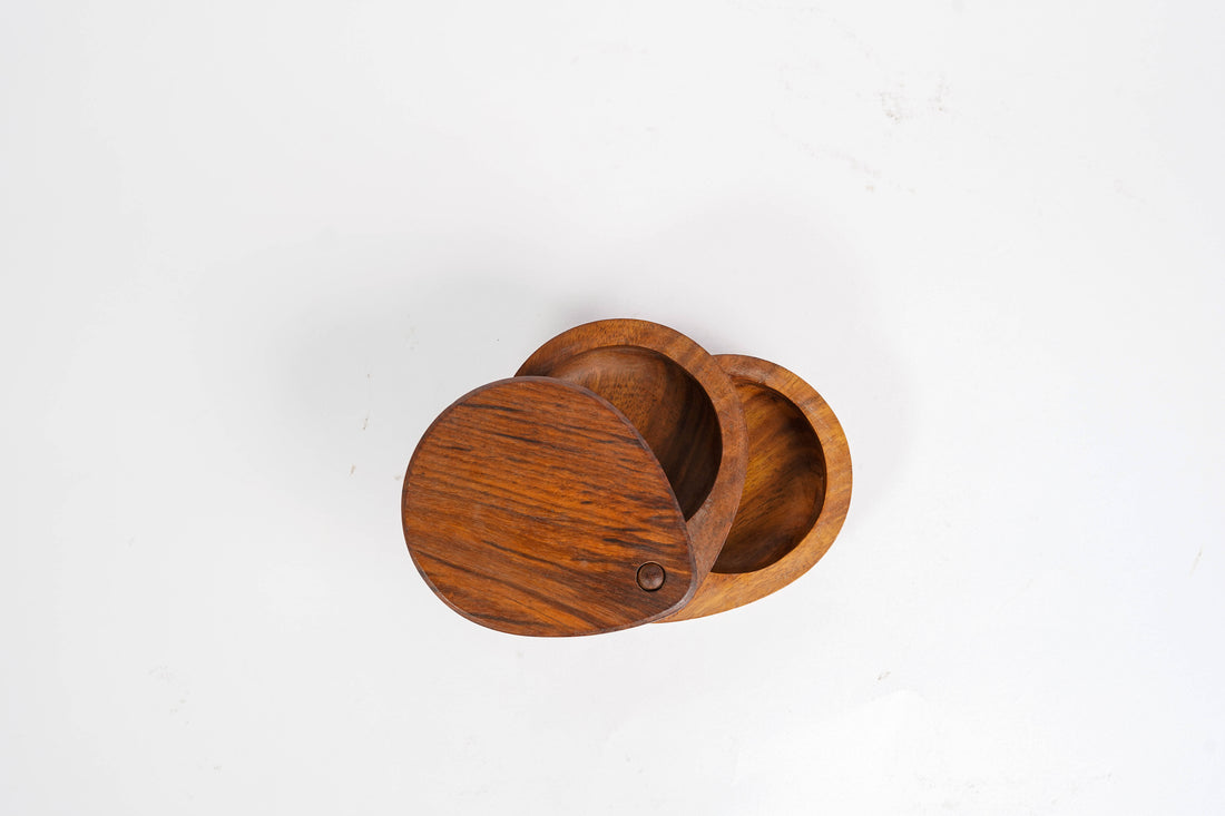 Kaya Salt & Pepper Holder