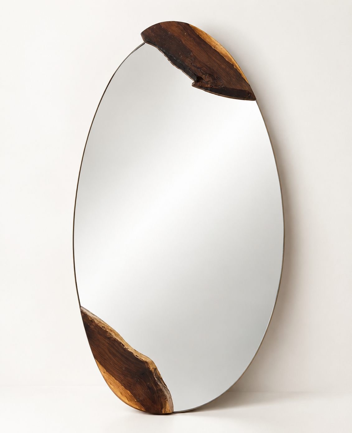 Kaya Mirror with wooden touch