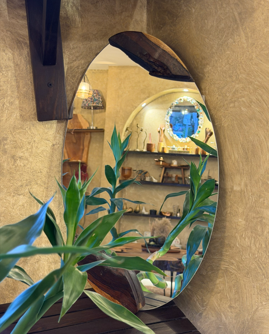 Kaya Mirror with wooden touch