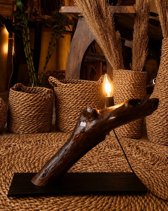 Kaya Thehand Table Lamp